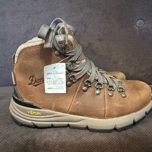 Danner women’s mountain 600 hiking boot